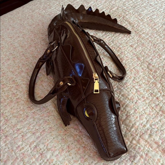 🖤 Crocodile Patent Leather Shaped Handbag w/strap Novelty Statement! - Picture 2 of 5